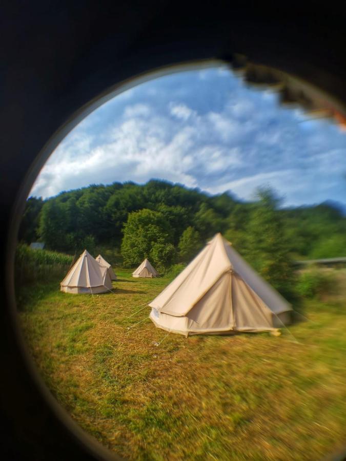 Luna Rock Glamping Brezoi - Blue Scai Exterior photo