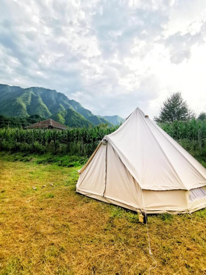 Luna Rock Glamping Brezoi - Blue Scai Exterior photo