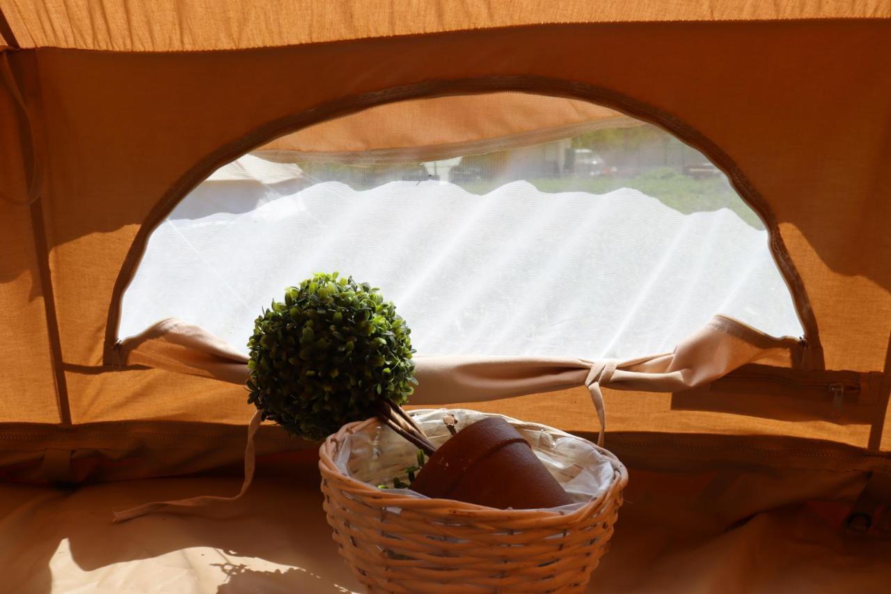 Luna Rock Glamping Brezoi - Blue Scai Exterior photo