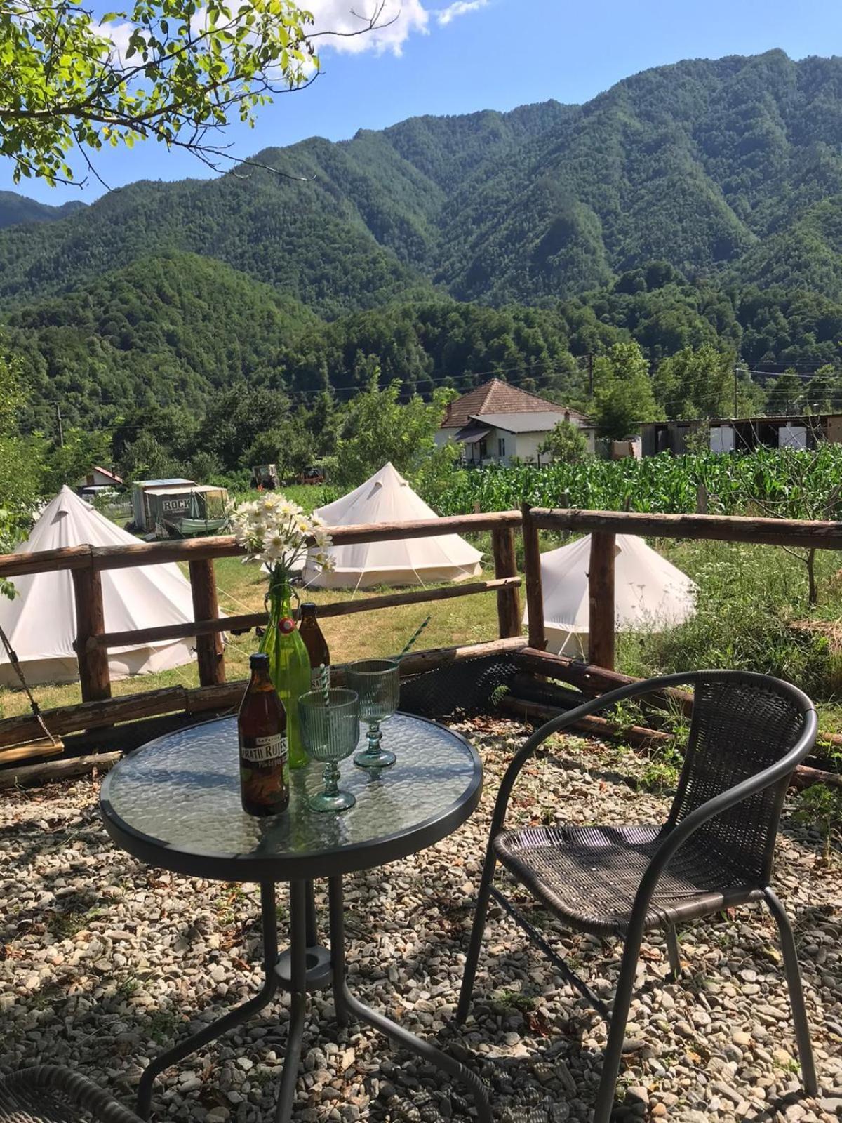 Luna Rock Glamping Brezoi - Blue Scai Exterior photo