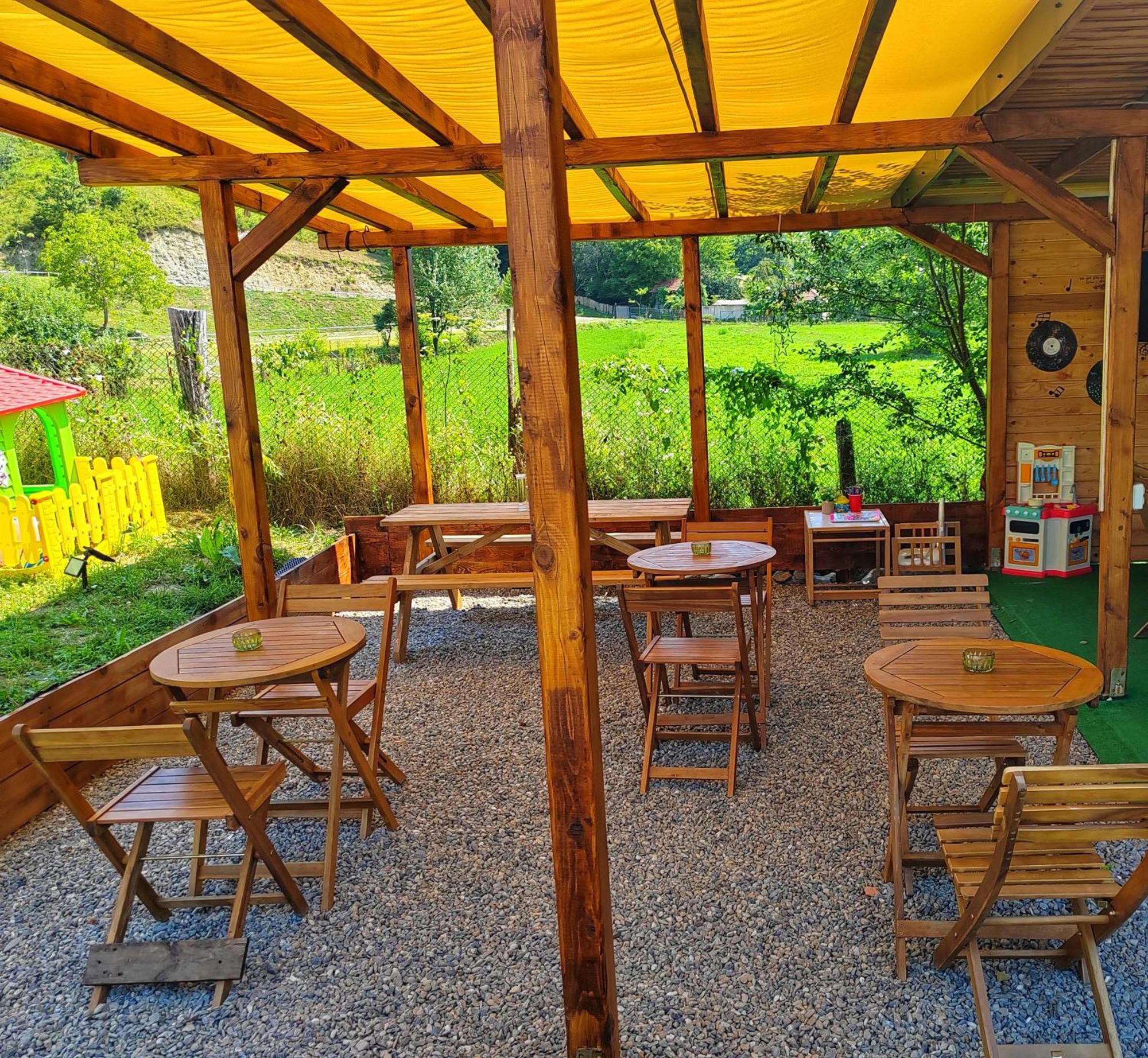 Luna Rock Glamping Brezoi - Blue Scai Exterior photo