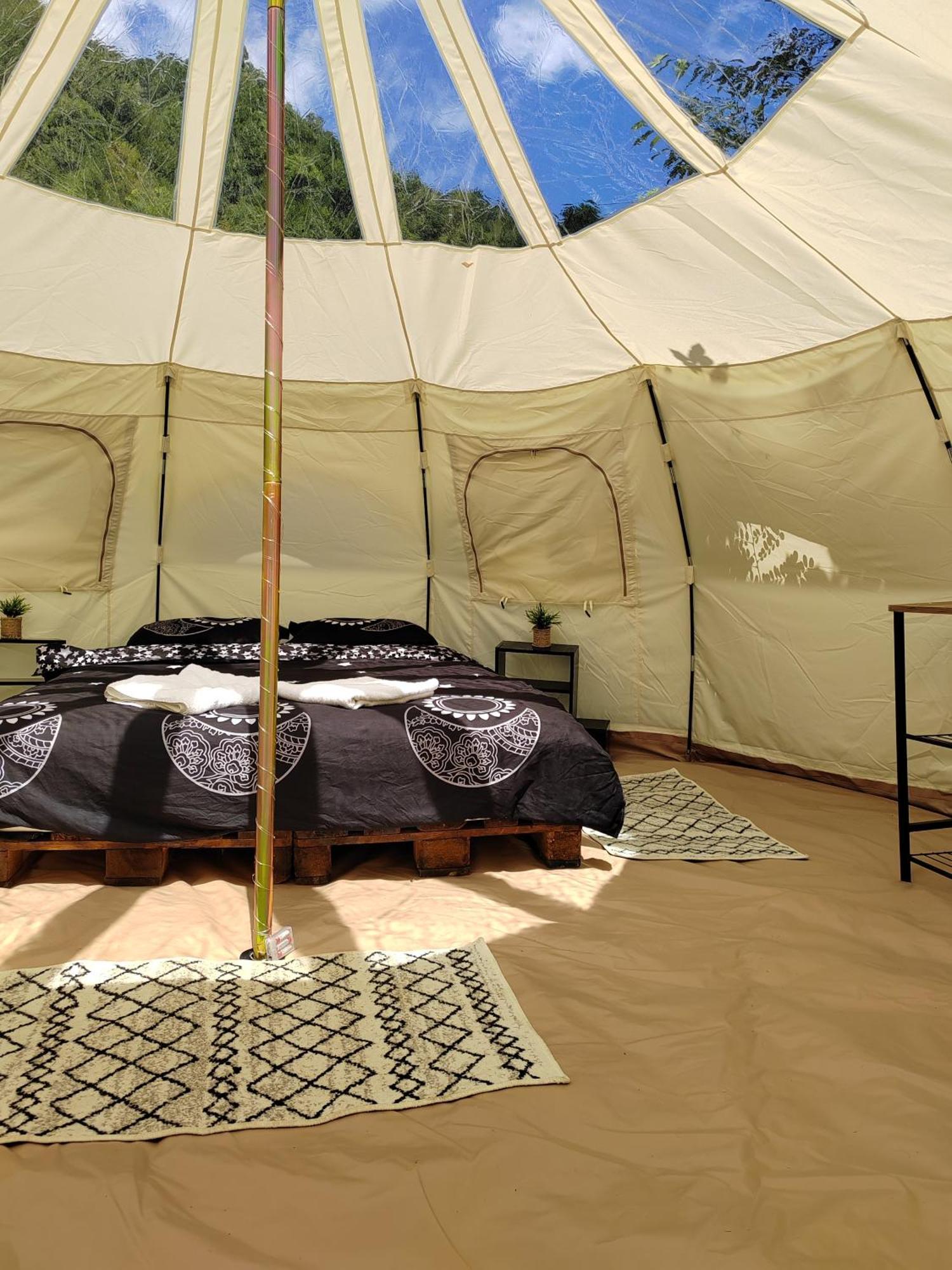 Luna Rock Glamping Brezoi - Blue Scai Exterior photo